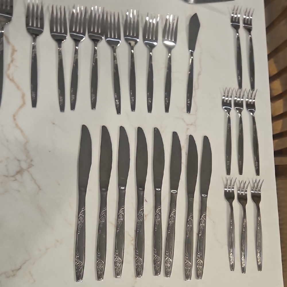 Vintage IIC stainless Steel Rosmere Floral Silverware Set - Picture 5 of 7